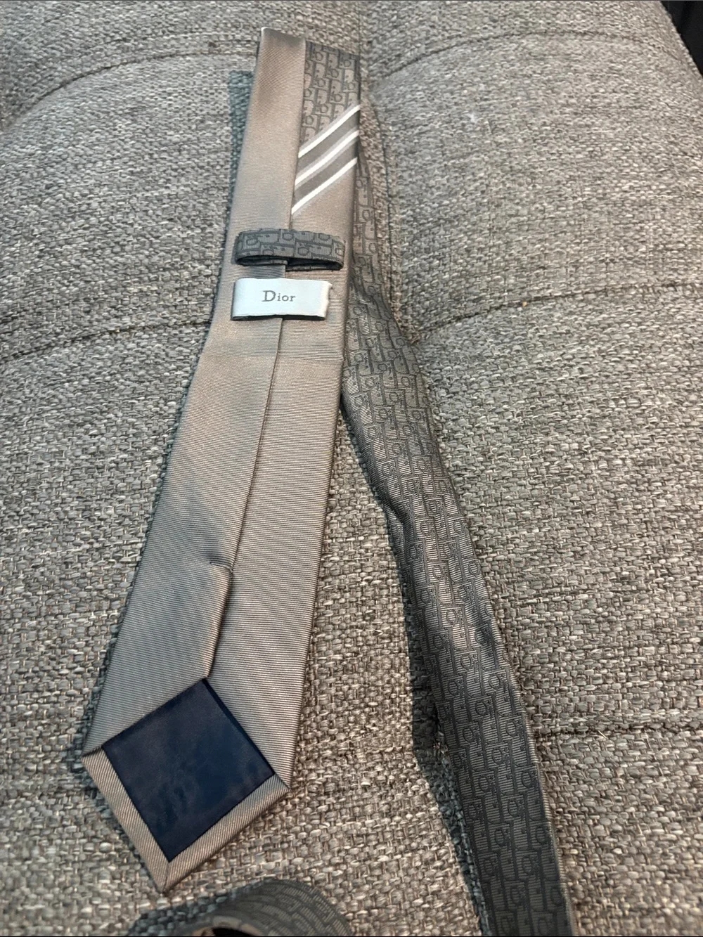 Men's Gray Silk Stripe Neck Tie